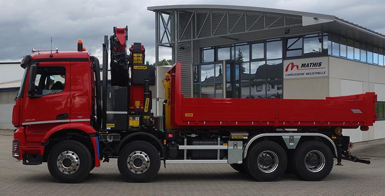 Véhicule équipé d'un bras Guima PALFINGER S21 et d'une grue PALFINGER PK34002SH